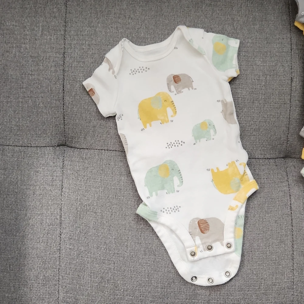 Carters 5 bodysuits neutral 3 months